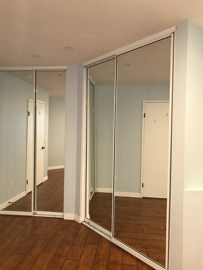 Building Photo - 9725 Mesa Springs Way