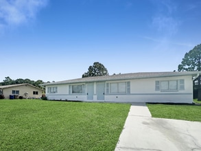 Building Photo - 123 Gordon Ave S