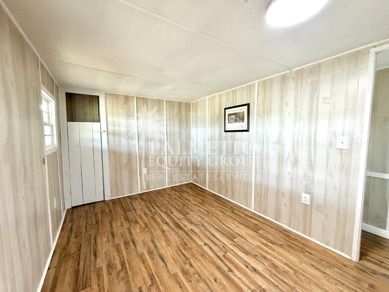 Building Photo - 5258 Ferguson Rd