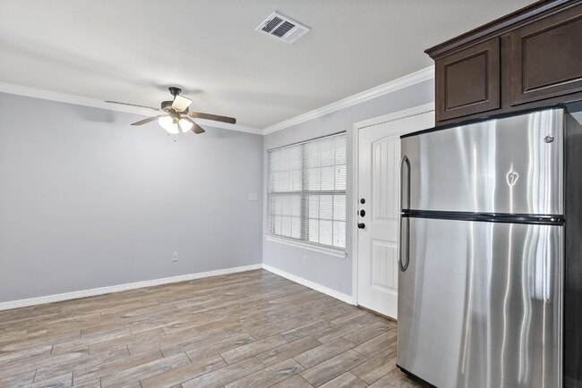 Building Photo - Pre-Lease for Spring 2026