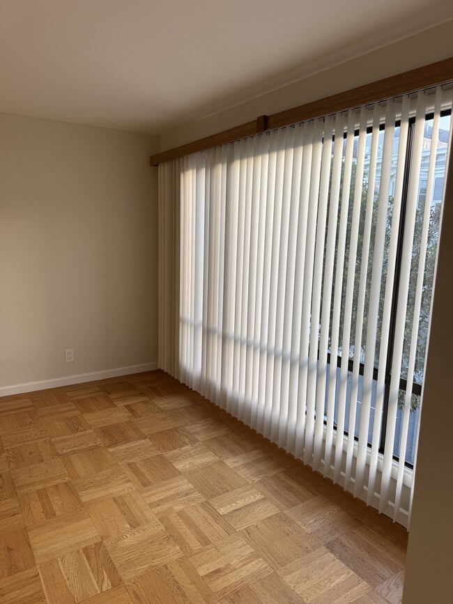 dining room - 2727 Franklin St