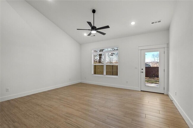 Building Photo - 712 Sun Mdws Lp
