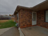 Building Photo - 616 Richmond N