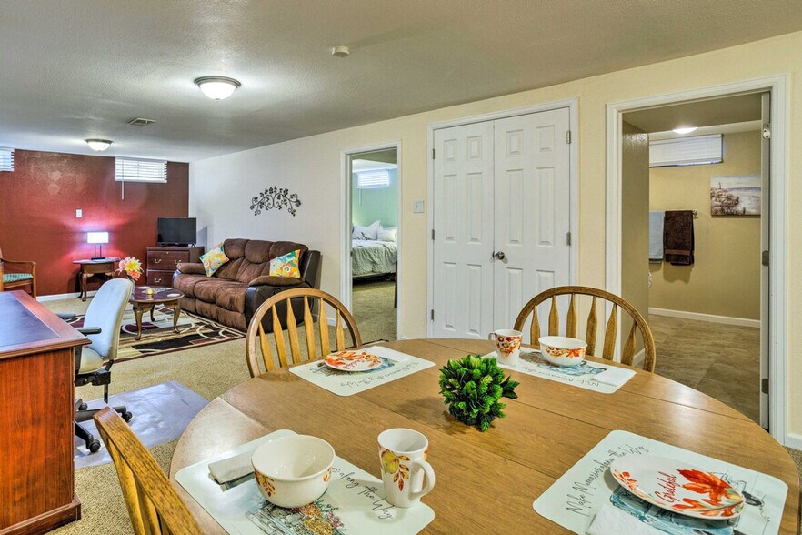 Building Photo - 3560 Dahlia St