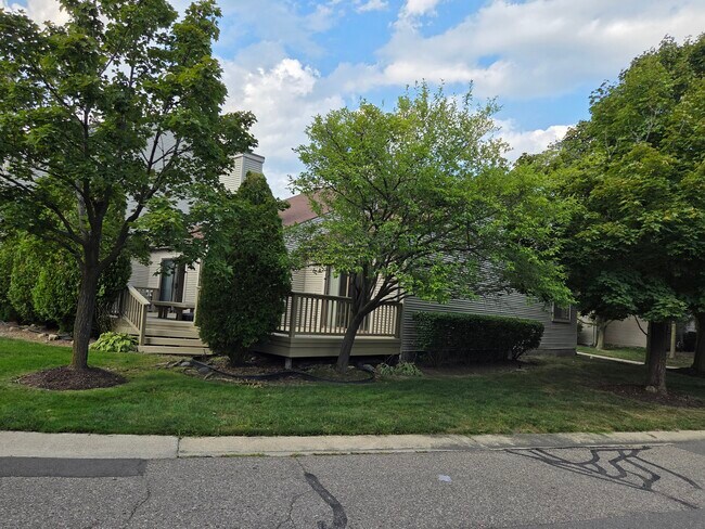 Building Photo - 649 Glasgow Ct
