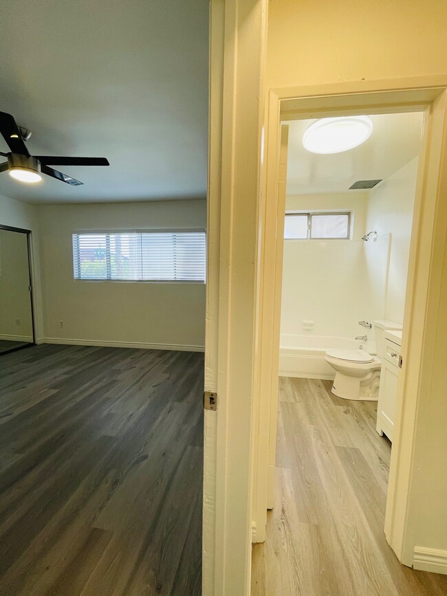 Building Photo - 5635 Laurel Canyon Blvd