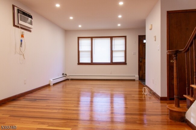 Building Photo - 17 Gould Pl