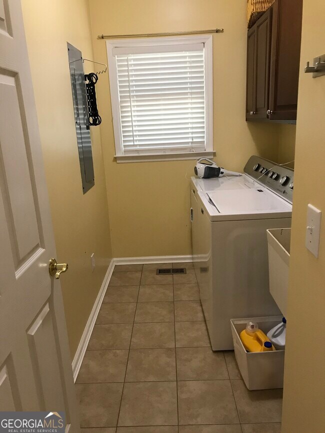 Building Photo - 1031 Simonton Dr