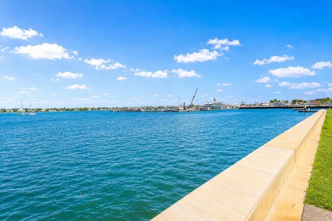 Building Photo - 4500 N Flagler Dr