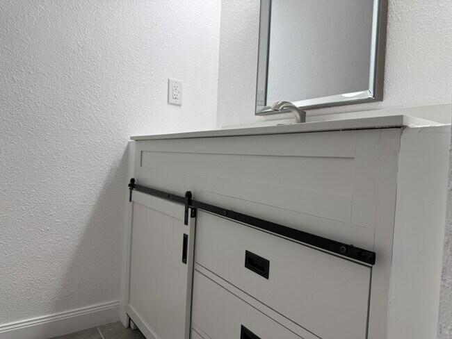 Building Photo - 1409 Opal Rd