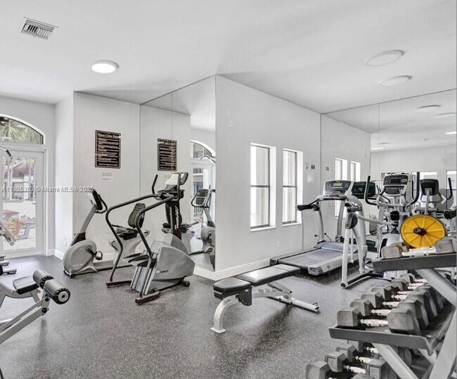 Building Photo - 530 S Park Rd