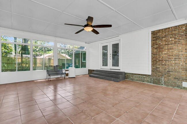 Building Photo - Move-In Ready Home in a Prime Summerville ...