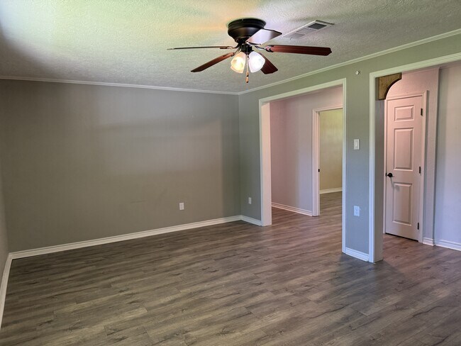 Building Photo - 165 Dogwood Ln