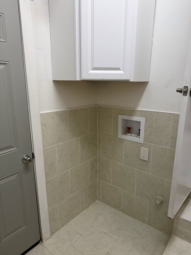 Building Photo - 986 S Hope Ave