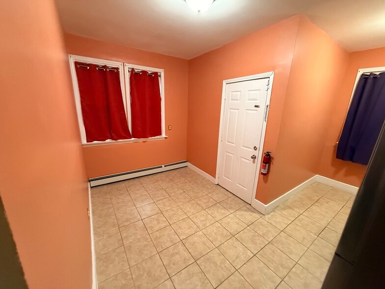 Building Photo - 292 Knight St