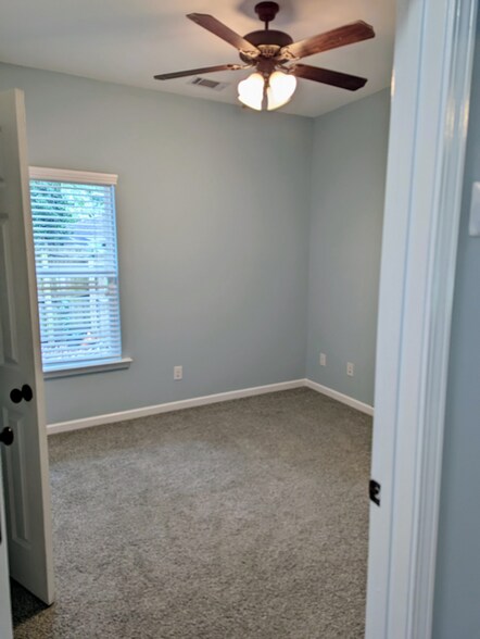 Building Photo - 218 Port Royal Dr