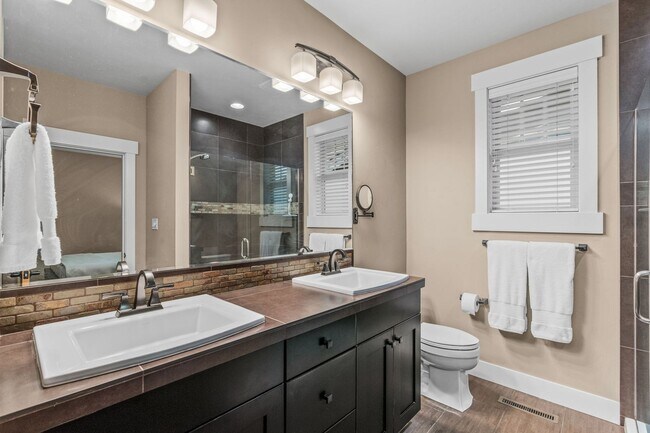 Building Photo - Grand Northwest Crossing Home. Fully furnished monthly rental. Walk to Compass Park. All Utilitie...