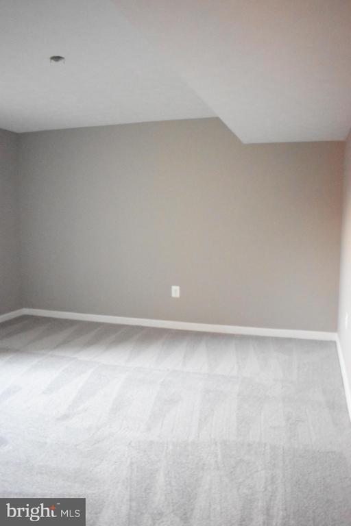 Building Photo - 29 Snow Dr