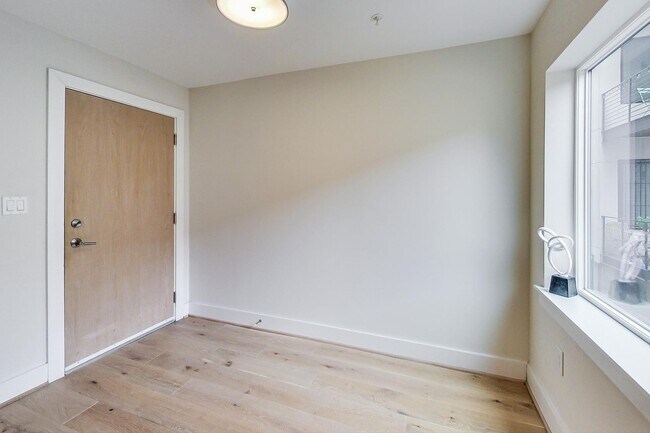 Building Photo - Gorgeous 2 bedroom 2 bath condo just steps from Columbia Hgts center $3,550