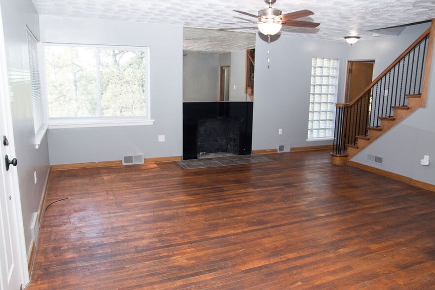 Building Photo - 1223 Greenbrier Rd