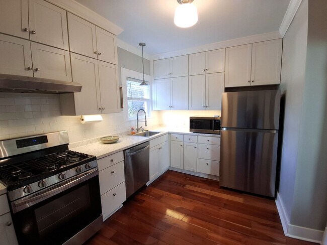 Building Photo - 2321 Elm St