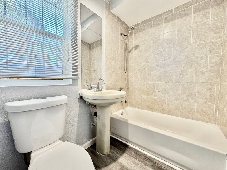 Building Photo - 4225 8th Ave