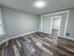 Building Photo - 318-320 Howard Ave