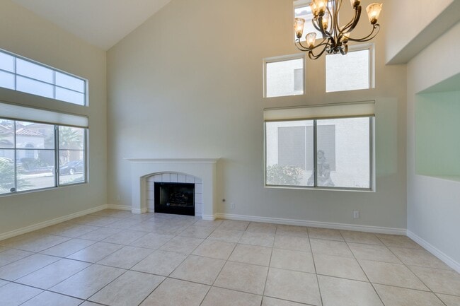 Building Photo - Immaculate 3 bedroom house with a Loft in ...