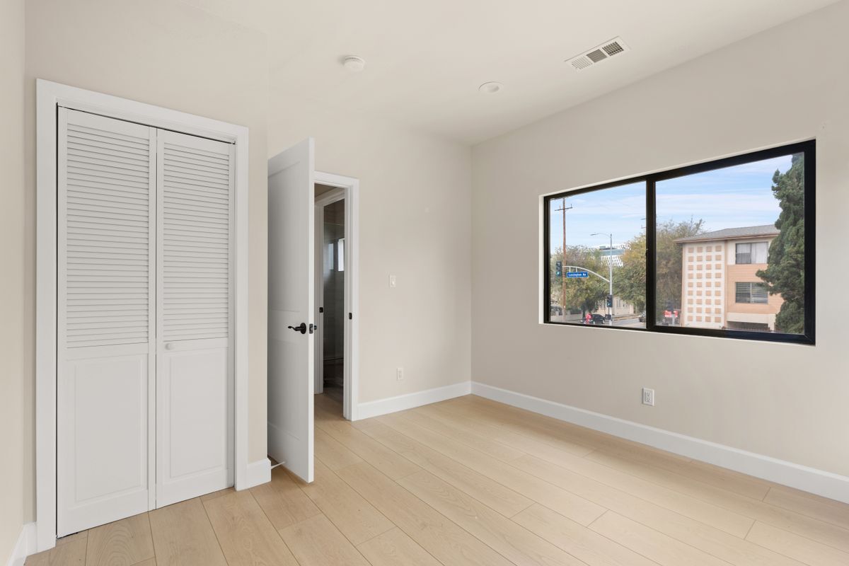 Building Photo - 5670 Lexington Ave