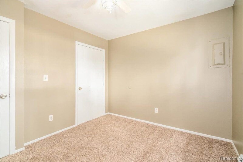 Building Photo - 1656 Parkwood Ave