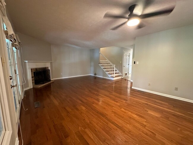 Building Photo - 3505 Lakeside Ct