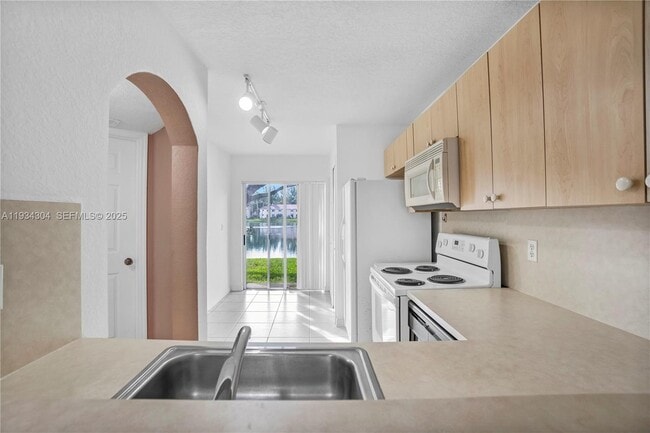 Building Photo - 1250 SE 29th St