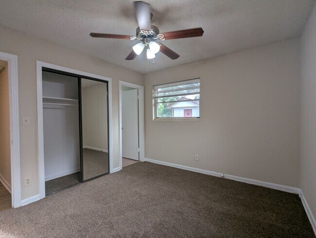 Building Photo - 3/2 NOW AVAILABLE on the Westside. Close t...