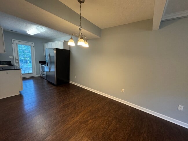 Building Photo - Beautiful 3Bedroom/3Bath Town-Home