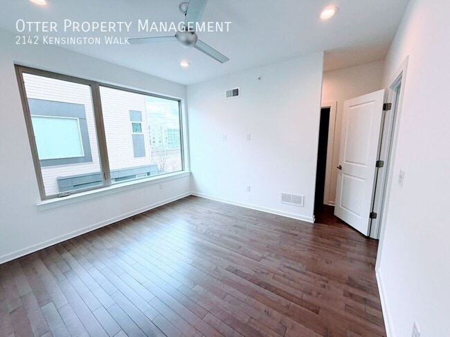 Building Photo - 2142 Kensington Walk