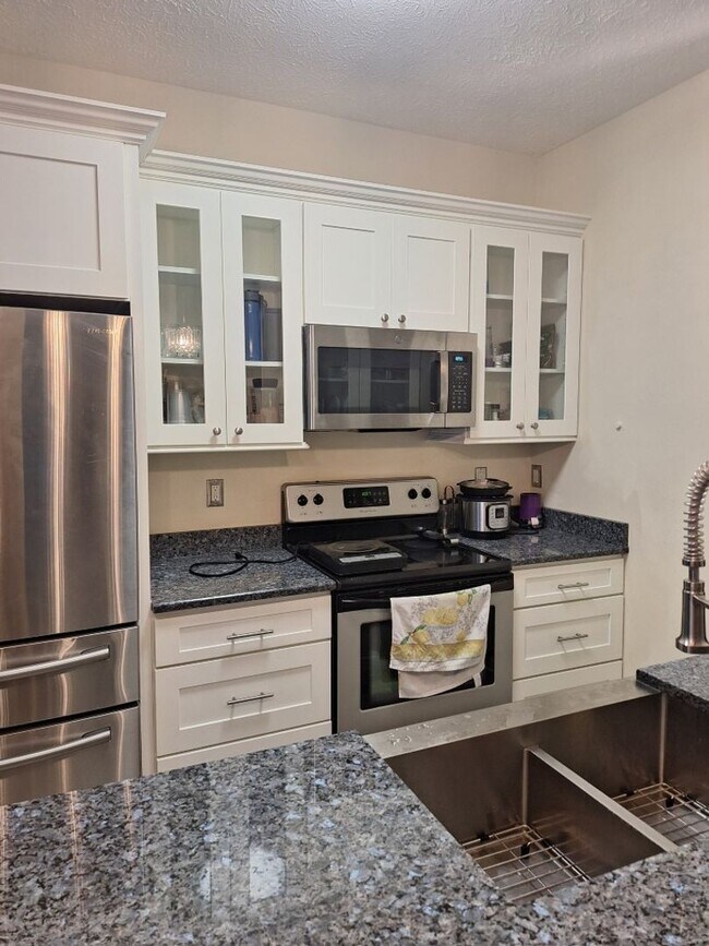 Building Photo - One level living in NorthWest Knoxville