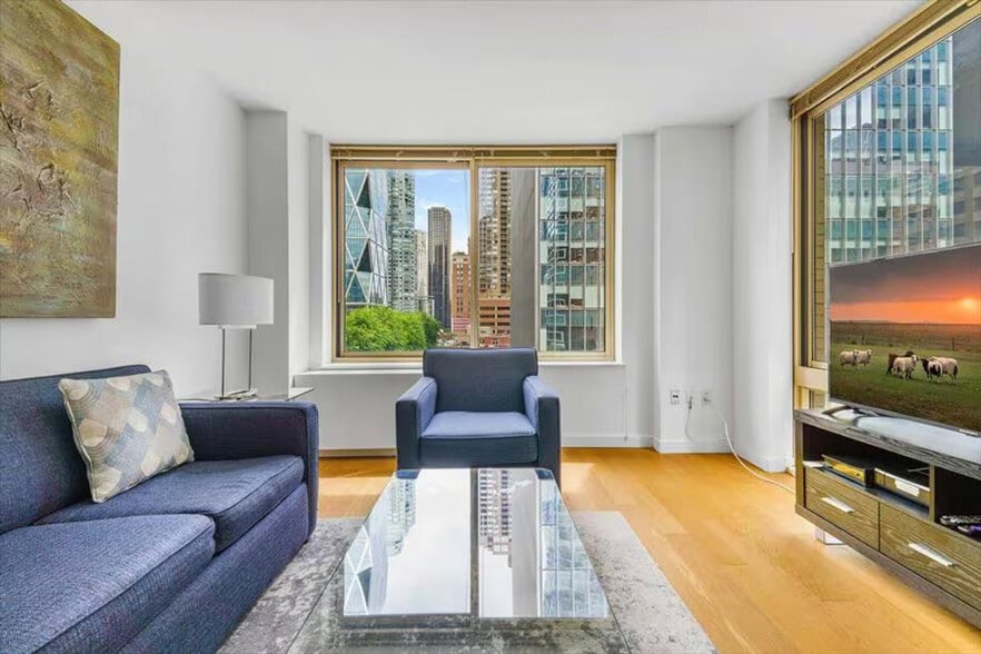 Building Photo - 254 W 54th St