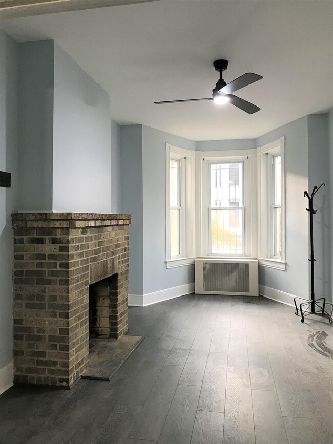 Building Photo - 725 7th St NE