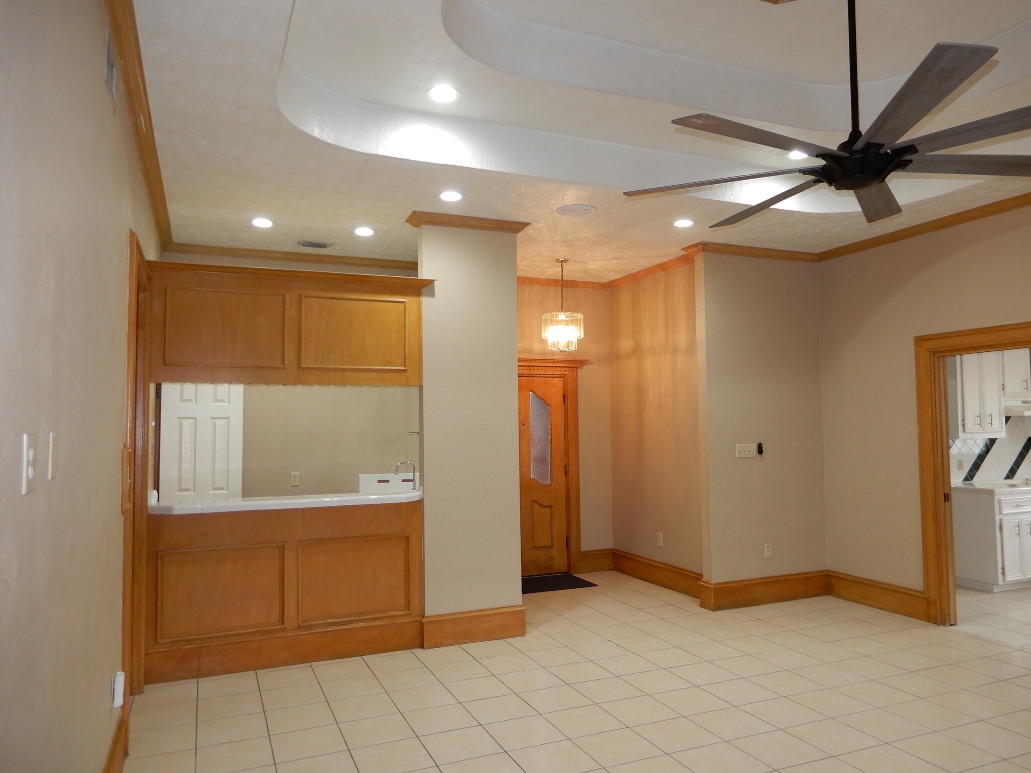 Building Photo - 512 E Yarrow Ave