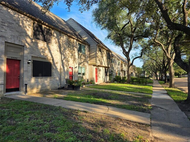 Building Photo - 6444 Kentwick Dr