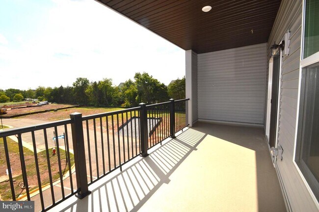 Building Photo - 43795 Middleway Ter