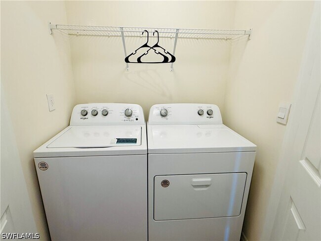 Building Photo - 513 Ella Jean Pl