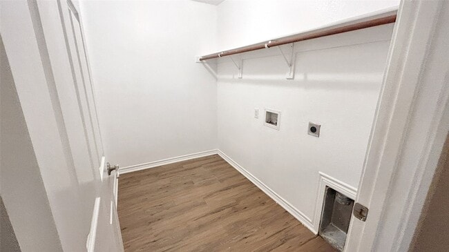 Building Photo - 8225 Painted Tree Tr