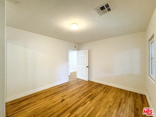 Building Photo - 1116 Chelsea Ave