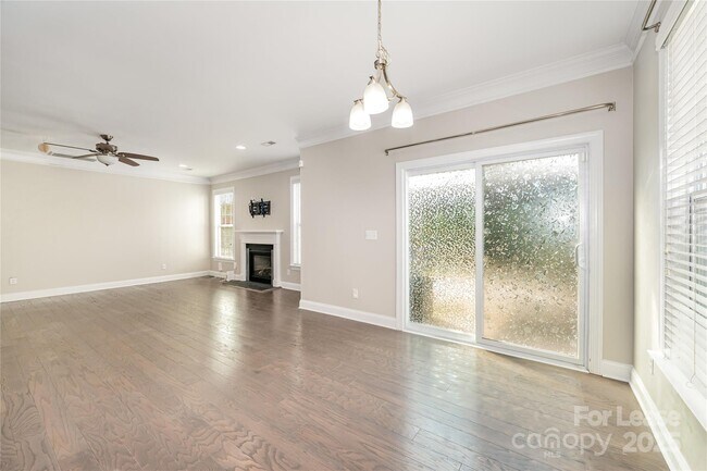 Building Photo - 1361 Rainier Dr