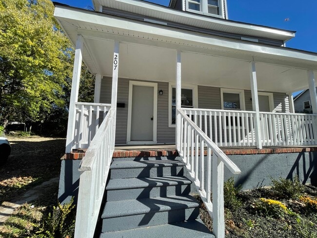 Primary Photo - Stunning 3 Bedroom Home FOR RENT in Millvi...