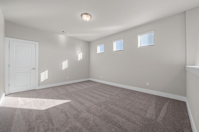 Building Photo - 217 Pinnacle Ln