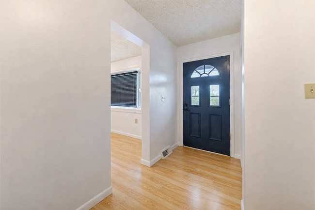 Building Photo - 7528 Buttercup Rd