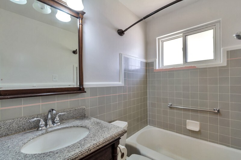 Building Photo - 2370 Parleys Cir E