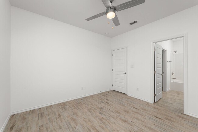 Building Photo - 2715 Maria Dr
